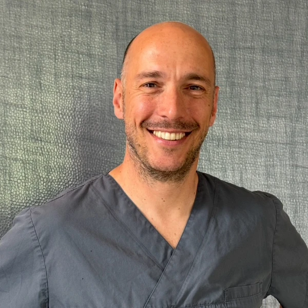 Porträt von Dr. med. dent. Tobias Praßler